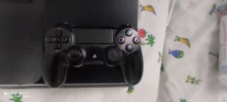 PS4 (PlayStation 4) Negra 500GB + dos juegos