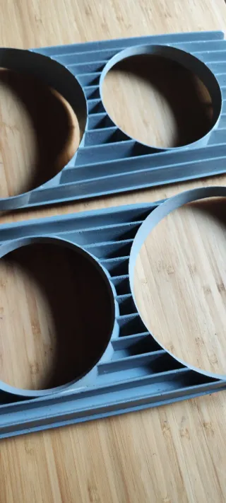 Partes faros Mercedes W123 restauradas