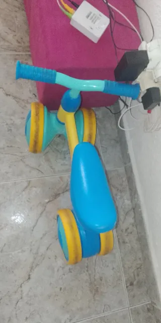 Bicicleta bebé azul casi nueva