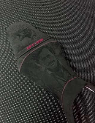 Yamaha MT-09 carbono y Rosa