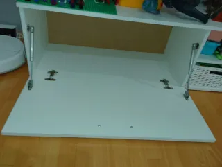 Mueble de comedor blanco y madera