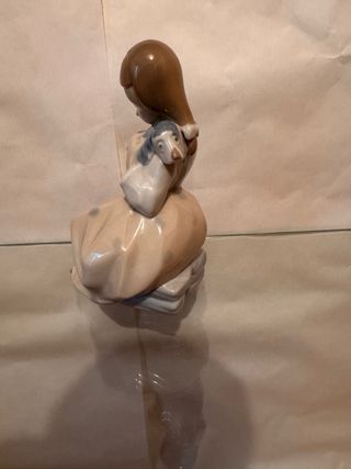 Figura porcelana niña con perro