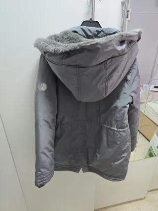 Abrigo niña gris con capucha