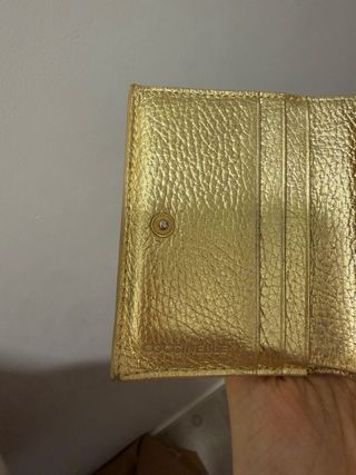 Cartera Coccinelle dorada cuero