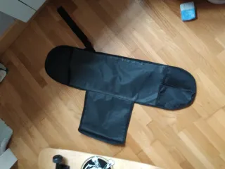 Monopatín con diseño de calavera ☠️