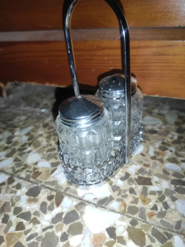 Salero y pimentero antiguos