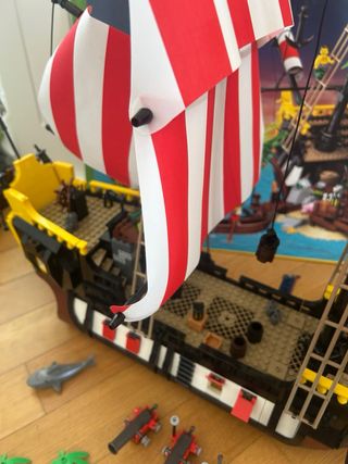 LEGO 21322 Pirati: La Nave galeone Barracuda Bay