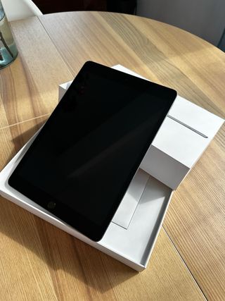 iPad 8 32GB Gris Espacial Wi-Fi + Funda