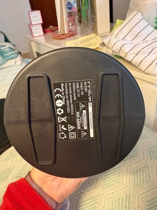 Altavoz Portátil Negro con Múltiples Entradas