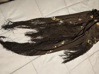 Manton antiguo bordado flores