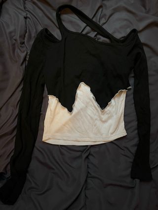 Top asimétrico manga larga