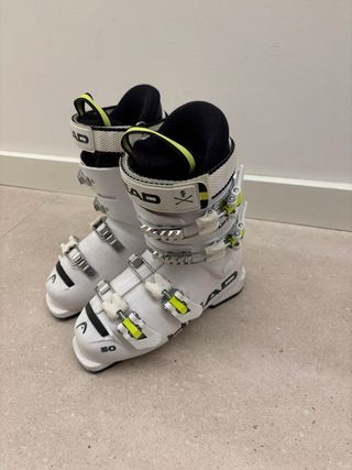 Esquís XT TEAM 110, botas Head,  palos 80, casco.