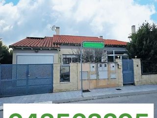 Exclusivo chalet: garaje doble, piscina, parcela…