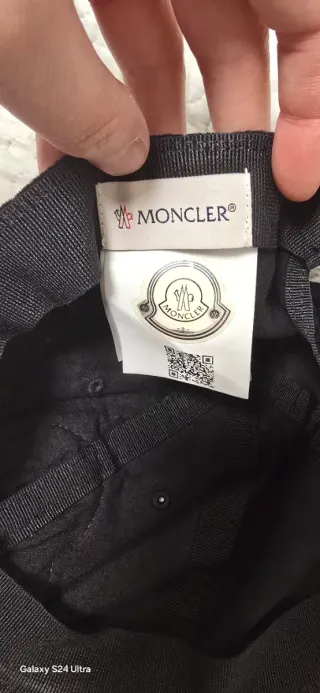 Gorra Moncler Negra Terciopelo