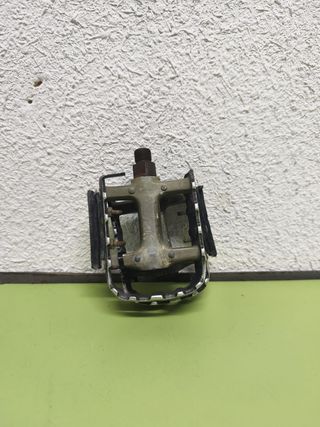 Pedales plataforma metálicos