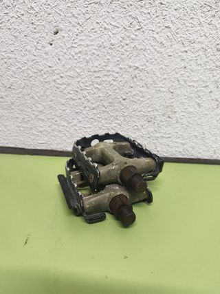 Pedales plataforma metálicos