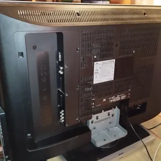 Televisor JVC 37 pulgadas con mando, como nuevo.