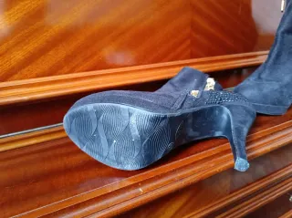 Botas de tacón negras con cremallera