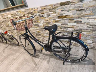 Bicicleta Clásica Negra con Cesta