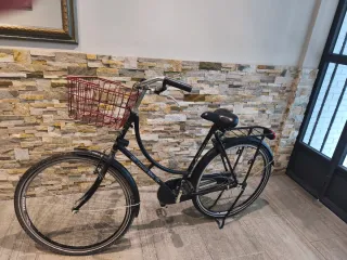 Bicicleta Clásica Negra con Cesta