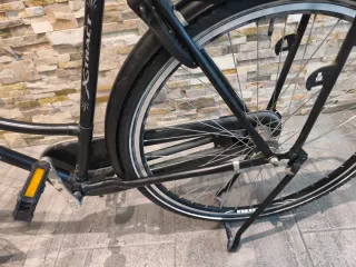 Bicicleta Clásica Negra con Cesta
