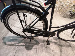 Bicicleta Clásica Negra con Cesta