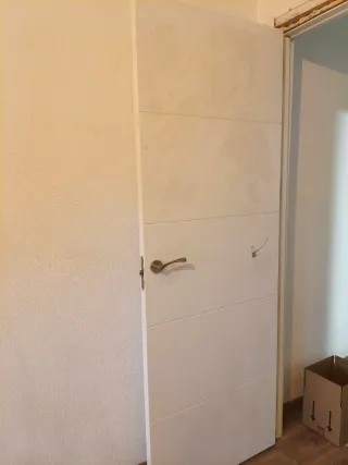 Puerta interior blanca