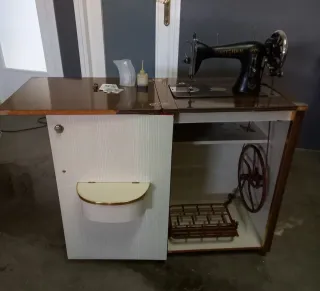 Máquina coser Gritzner Durlach antigua con mueble