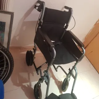 Silla de ruedas Ayudas Dinámicas casi nueva