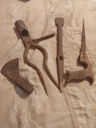 Set antichi attrezzi da lavoro