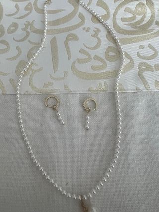 Conjunto de collar y pendientes perlas