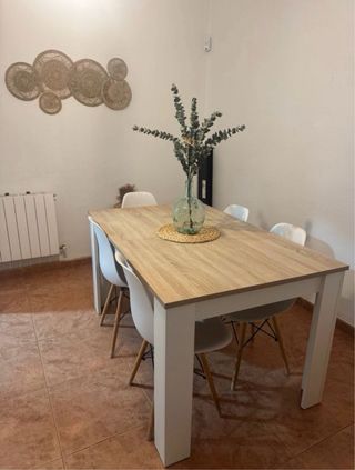 Mesa comedor extensible y 4 sillas