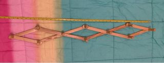 Appendiabiti in legno estendibile a fisarmonica