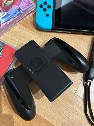 Nintendo Switch + 4 Juegos