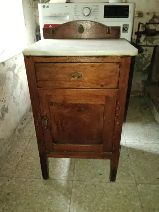 Armario antiguo madera con espejo