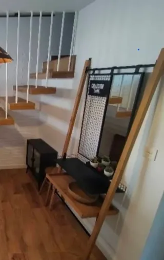 Recibidor moderno madera y metal. Color negro