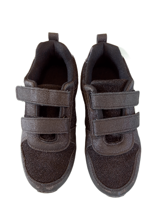 Scarpe nere e grigie con velcro