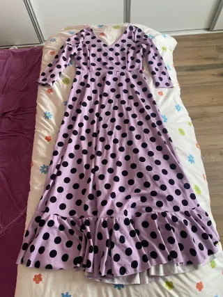 Traje de Flamenco Morado con Lunares Negros