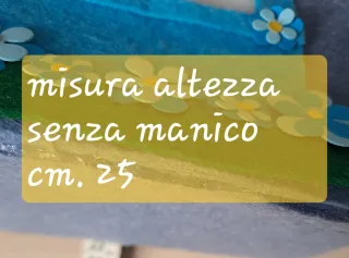 Portacucito in feltro a forma di casetta