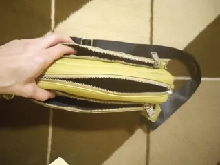 Bolso bandolera verde. Marca Parfois.