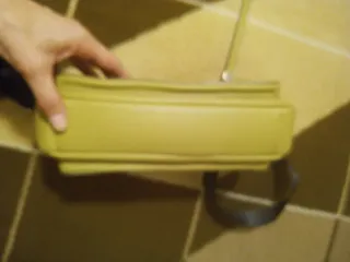 Bolso bandolera verde. Marca Parfois.