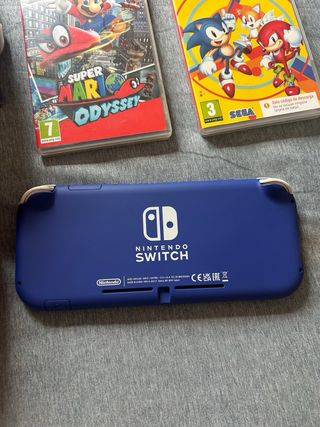 Nintendo Switch Lite Blu + Giochi e custodia