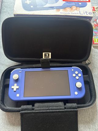 Nintendo Switch Lite Blu + Giochi e custodia