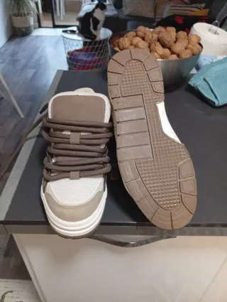 Zapatillas nuevas beige y blancas