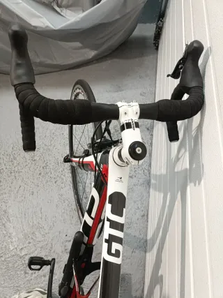 Bicicleta da strada CUBE