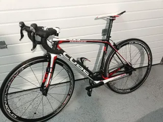 Bicicleta da strada CUBE