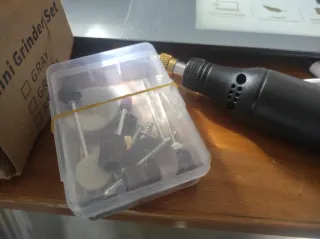 Mini fresa levigatrice a batteria