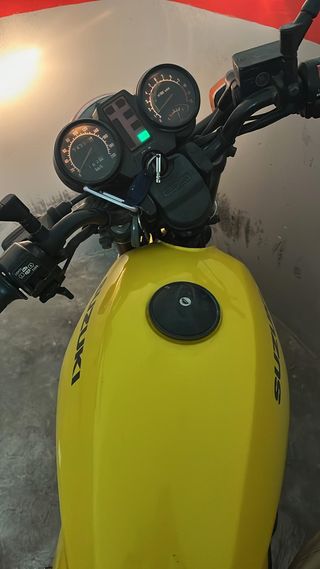 Suzuki GSX 400 E Amarilla