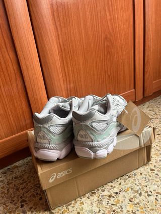 Zapatillas elegantes Asics Gel gris Plateado