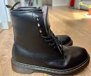 Botas abrigadas negras con cordones, talla 37